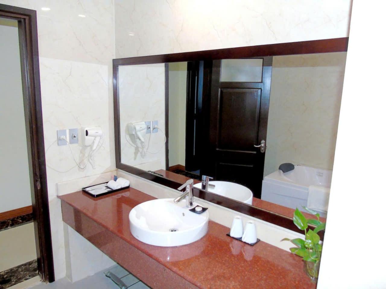 Muong Thanh Vinh Hotel Exterior photo